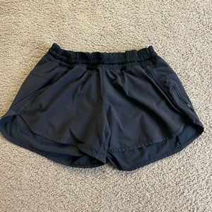 LULULEMON TRACKER SHORTS 4” size 8